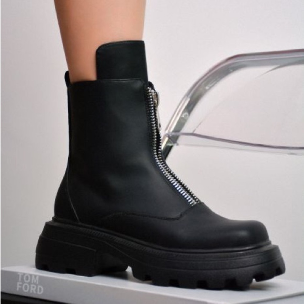 OBO Cape Robbin Kyndall Platform Combat Boots Booties Black Zipper Y2K Size 10